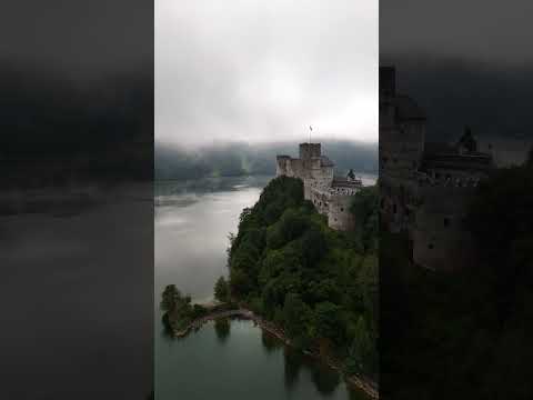 Zamek w Niedzicy i jezioro